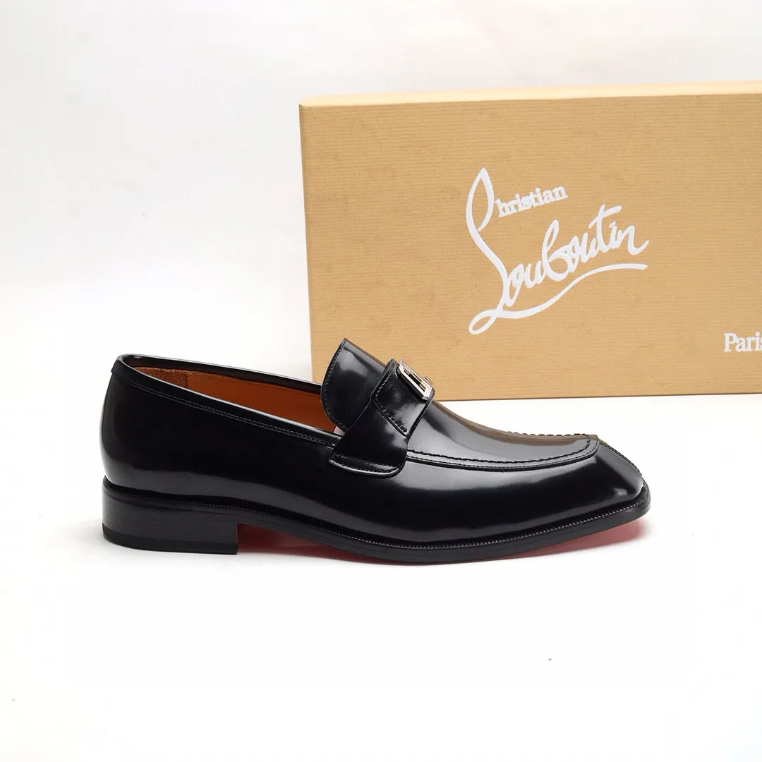Batch 1,080 yuan 💰••New real shots••CL～High-end men’s 👔casual•loafers with red soles! ••🆑Genuine and top-quality goods from original orders ••✅💯 Purchase goods from top-quality original orders! Original imported patterned cowhide ➕Imported cowhide lining ➕Cowhide feet ➕Original leather outsole~🉑️Feel free to compare the authentic ones! Size: 38-44 (45.46.47 can be customized)
